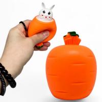 Іграшка-антистрес Зайчик в моркві, вистрибує, 7 см MIC 11106ЛК