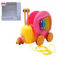 Каталка-ксилофон Равлик, запускалка, шестерні (рожевий) abeien 58079