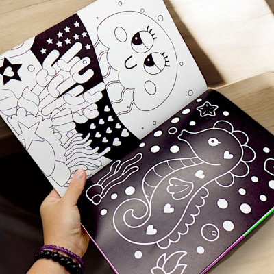 Книжка-розмальовка Neon Stickers book: Потішне королівство Апельсин РМ-69