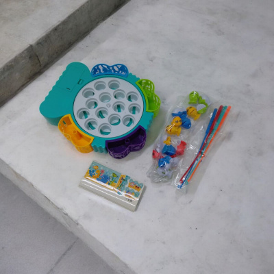 Електронна іграшка Риболовля (платформа, рибки, 4 вудочки) HONG JIE TOYS 33500