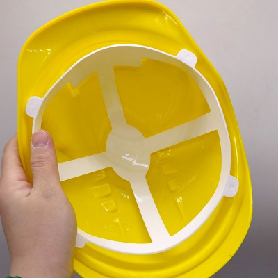 Набір дитячий  Газонокосарка з каскою (ЧЕРВОНА) Bamsic 5502