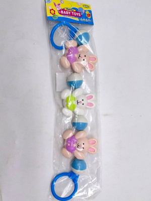 Брязкальце на коляску Зайчики в кульку р.40x10.5x2 см YG Toys 6348B