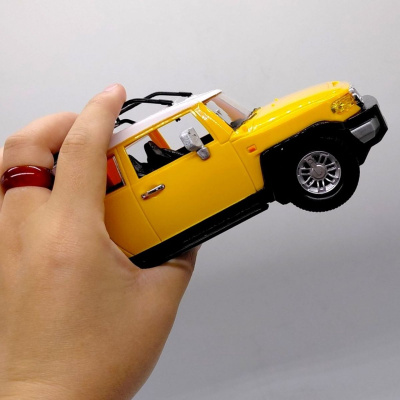 Машина на радіокеруванні Toyota FJ CRUISER MIC 866-2407