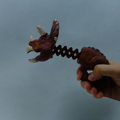 Іграшка-кусачка Динозавр Трицератопс (червоний) Huijixing toys HC291