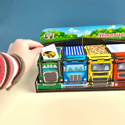 Дерев'яна настільна гра "Автопарк" Ubumblebees (ПСД082) PSD082 сортер-комодик