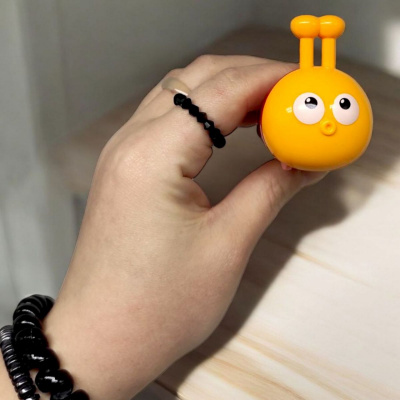 Іграшка заводна Гусениця (15 см) червона MIC 862-9