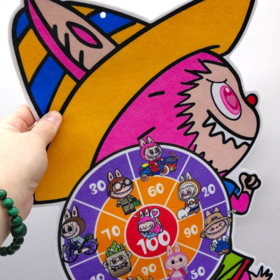 Дартс герой LABUBU, 2 кульки, 2 дротики, мішень, гачок, в пакеті MIC 957B-28