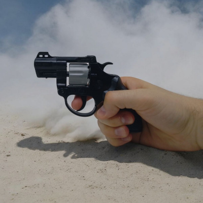 Ігровий револьвер з пістонами Golden Gun 119