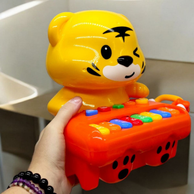 Інтерактивна іграшка Little Tiger Piano (23 см) MIC LC77