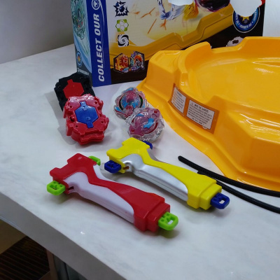 Бейблейд(BeyBlade) набір - арена, 2 дзиги, 2 запускача, металеві утяжчувачі, підсвічування MIC LSD173