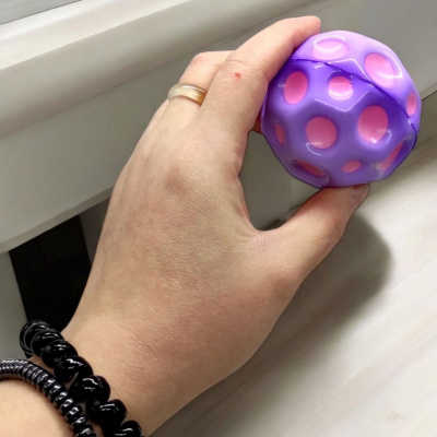 Антігравітаційний мʼячик зі світлом Gravity (moon) ball, 6,5 см, мікс, 1 штука MIC C66785