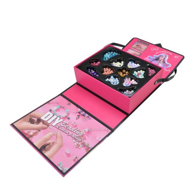 Набір прикрас Сумочка, з металевими та пластиковими намистинами Dong Huan B4349